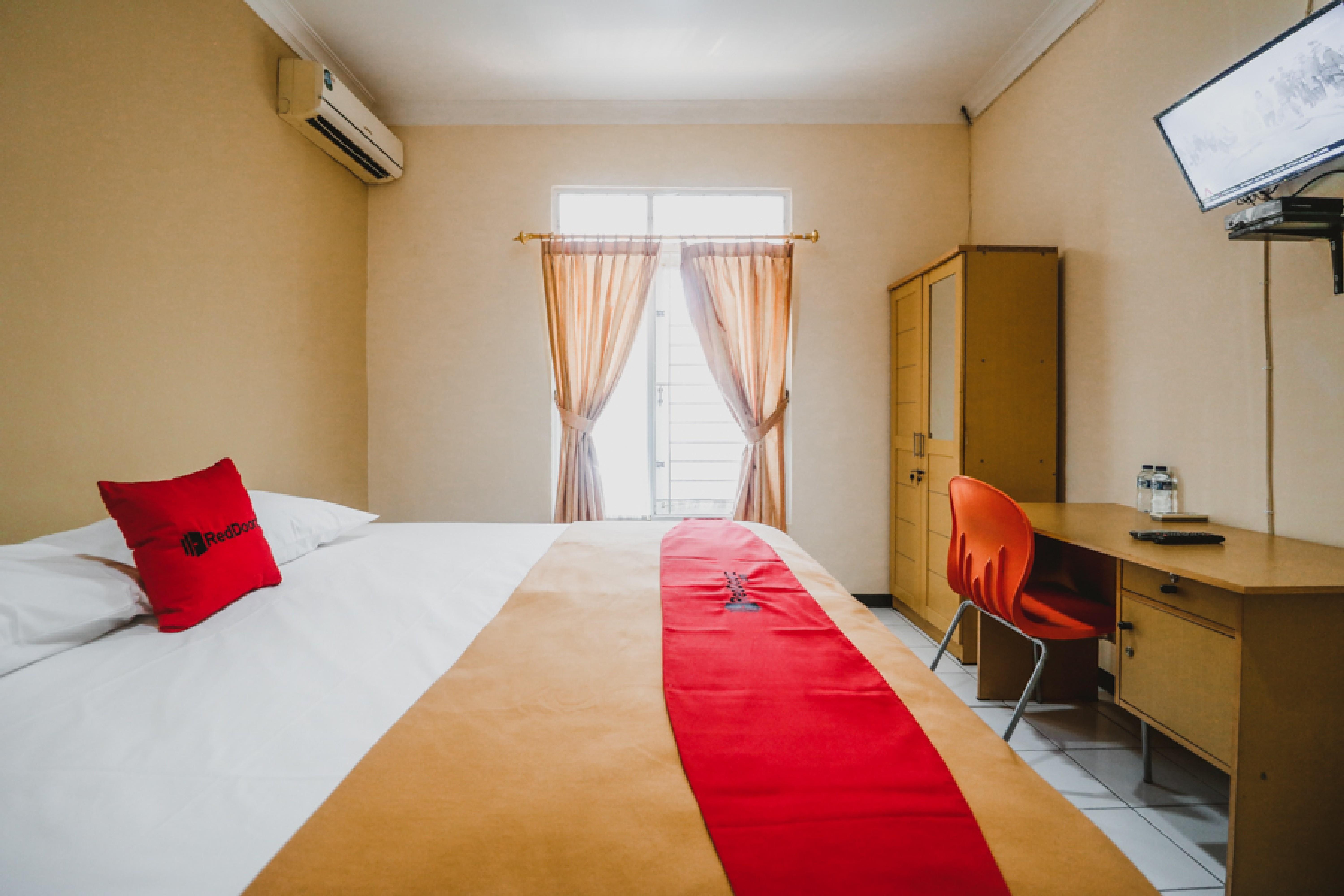 Guest house Reddoorz At Jalan Gatot Subroto 3*