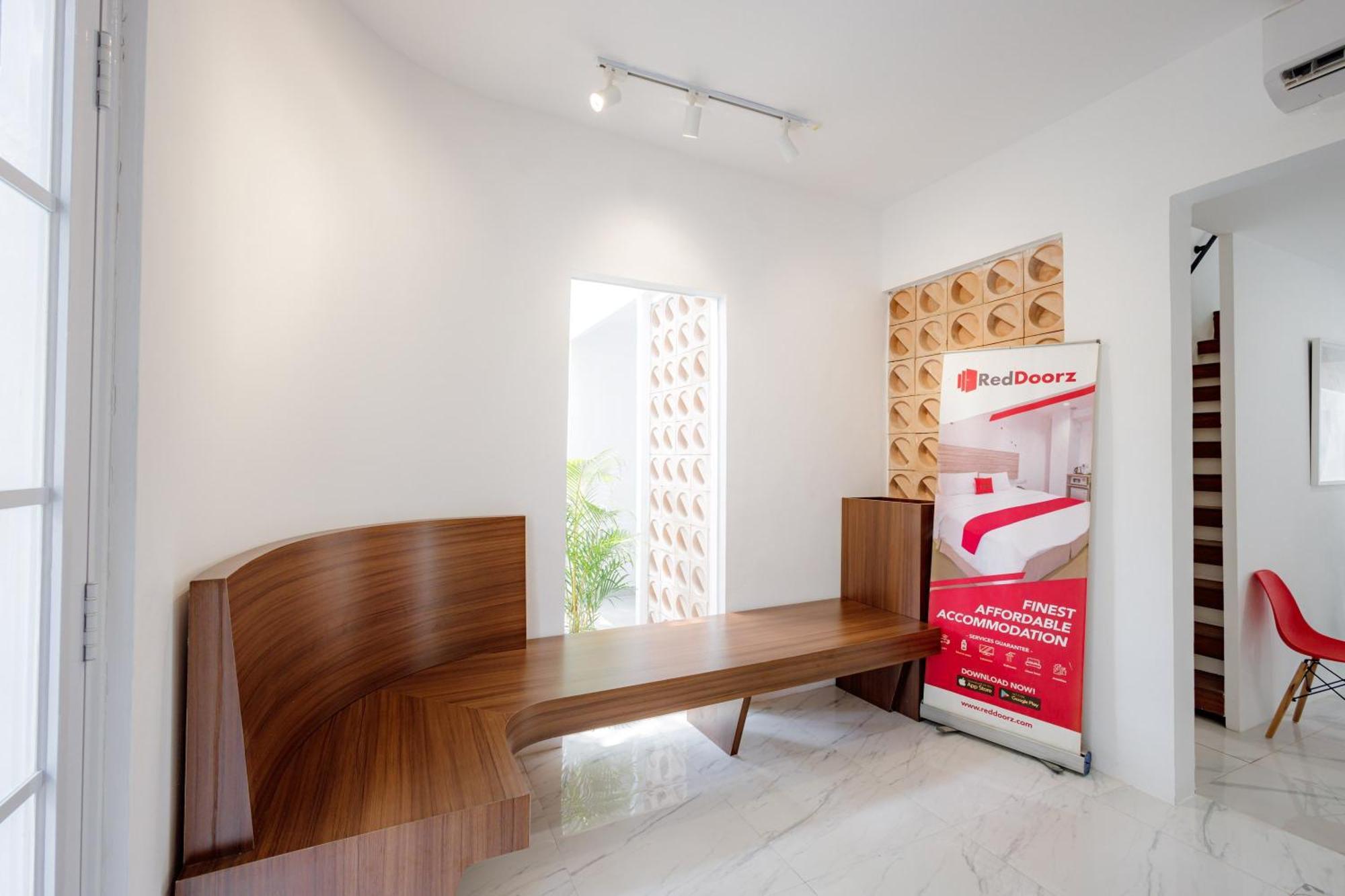 Reddoorz At Jalan Gatot Subroto 3* Jakarta