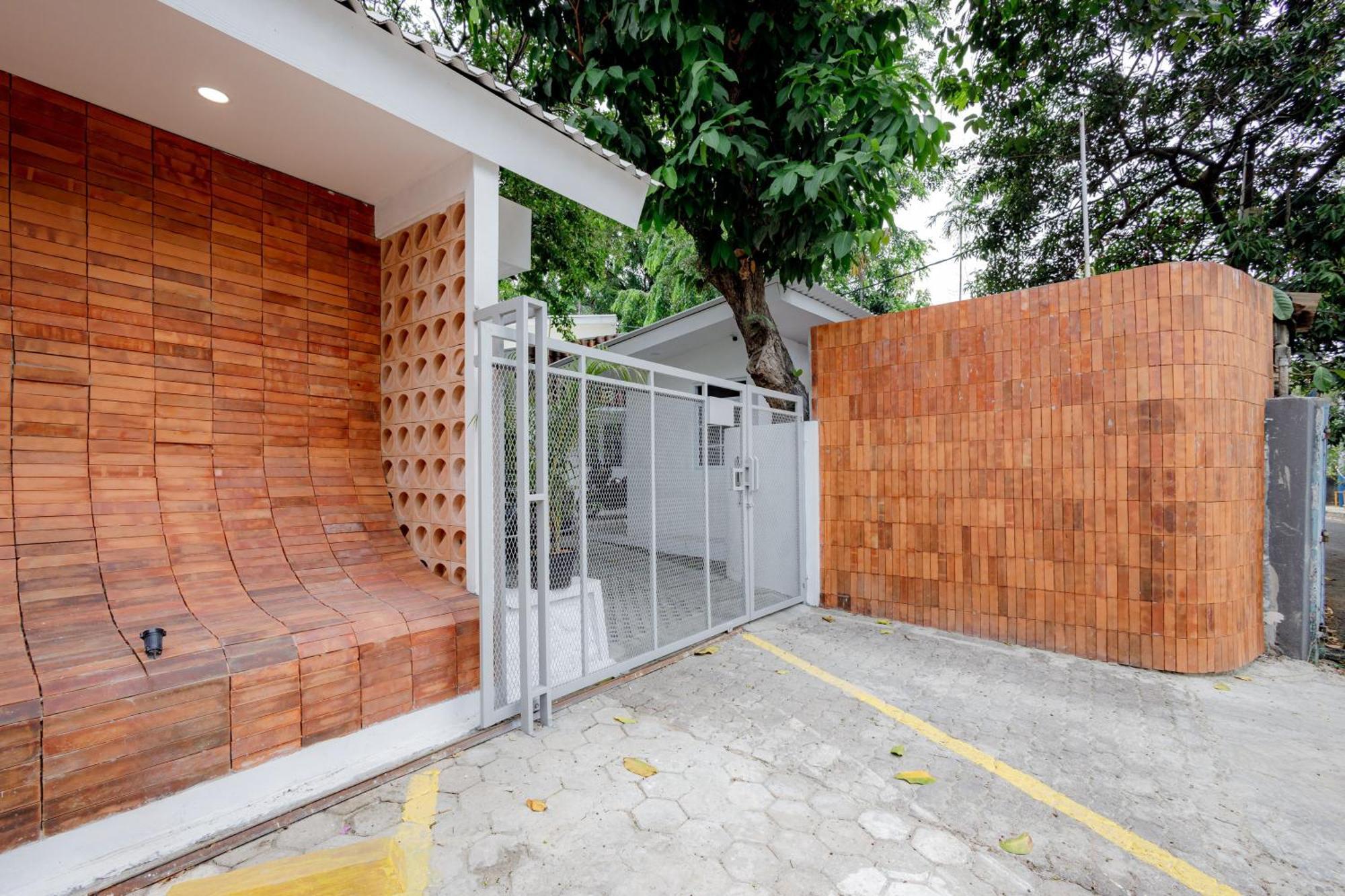 Reddoorz At Jalan Gatot Subroto Guest house 3*