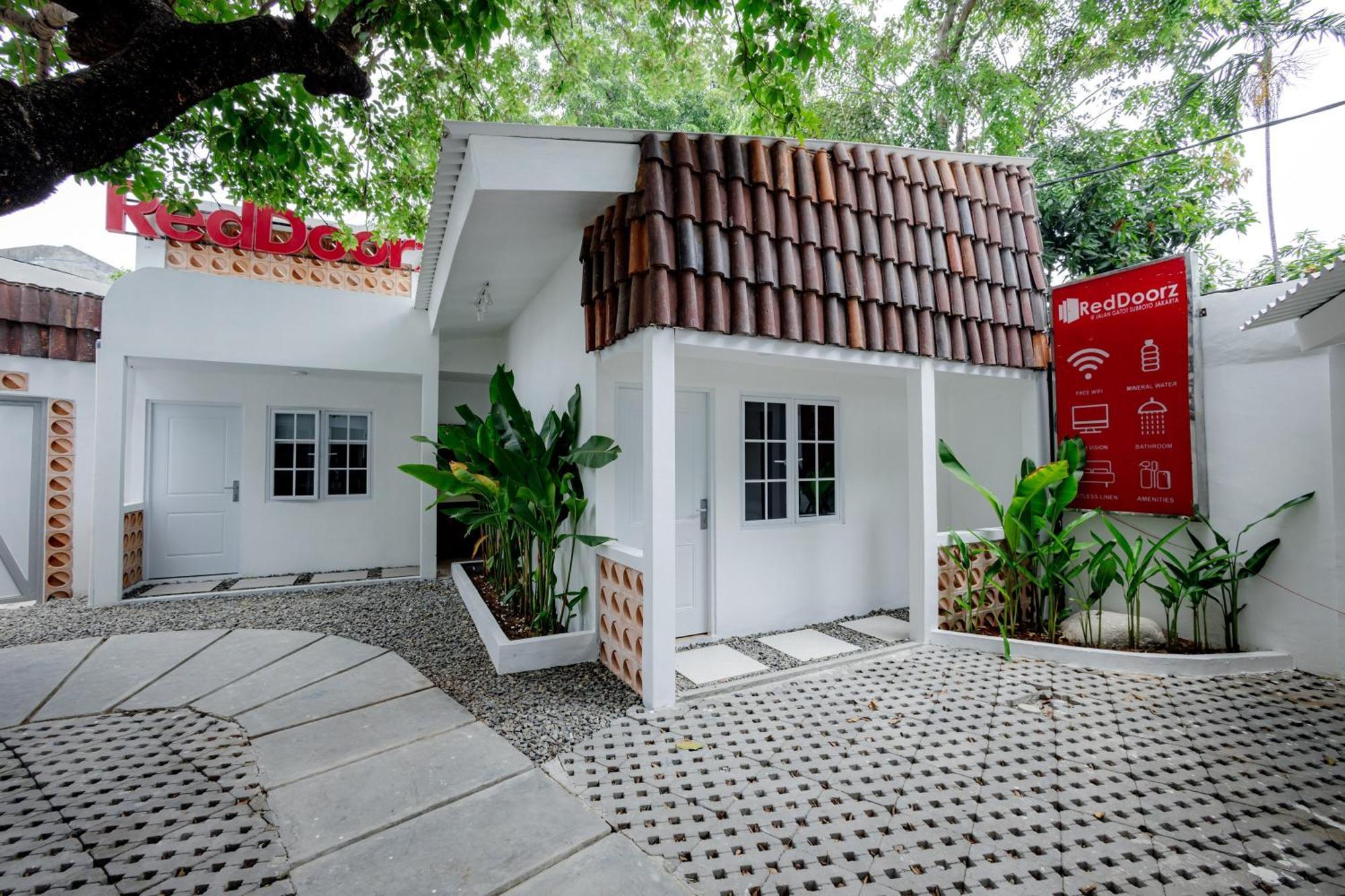 Guest house Reddoorz At Jalan Gatot Subroto 3*