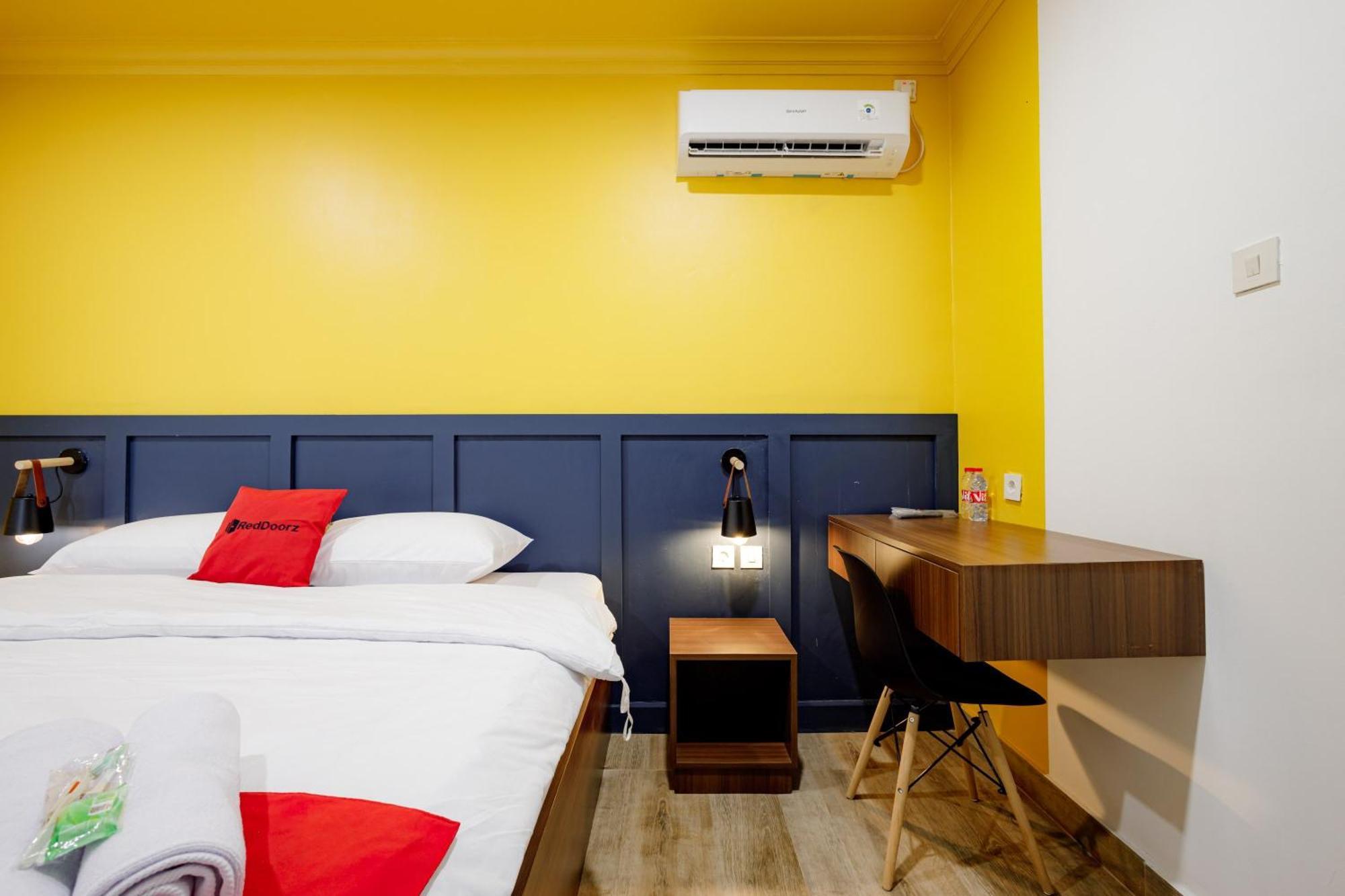 Guest house Reddoorz At Jalan Gatot Subroto 3*